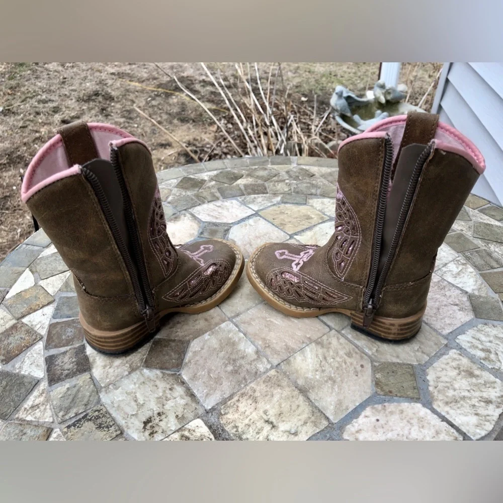 🪺Blazin’ Roxx Gracie Wings & Cross Inlay Western Boots